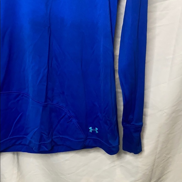 Women’s Large under armor performance hooded top - Picture 2 of 6